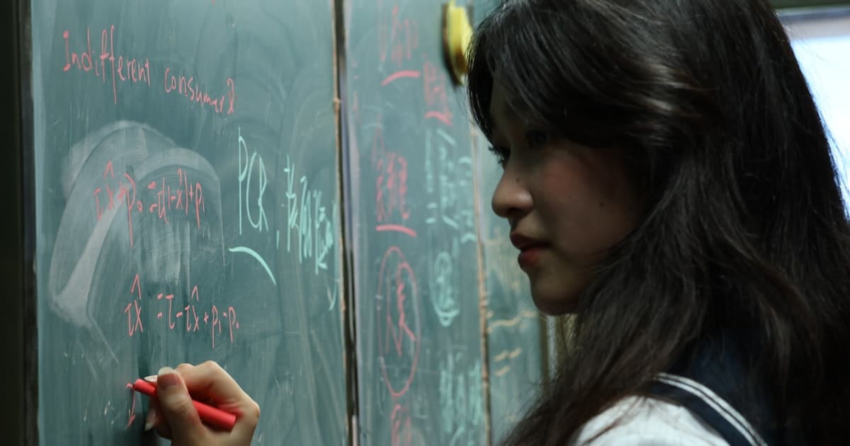 New QCE science syllabus 2026: What the first cohort needs to know